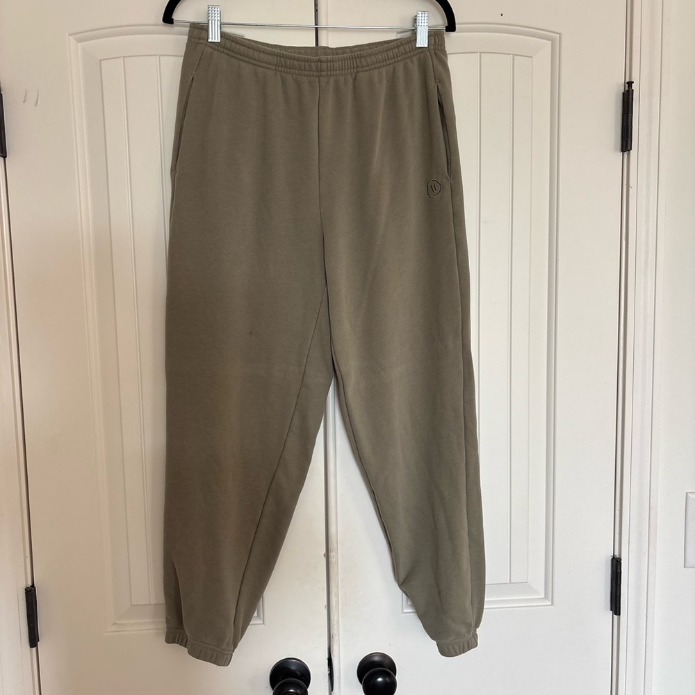 Vuori Olive Green Sedona Sweat Pants